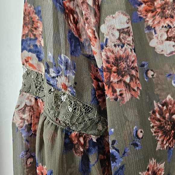 Torrid lace inset top - Picture 5 of 5